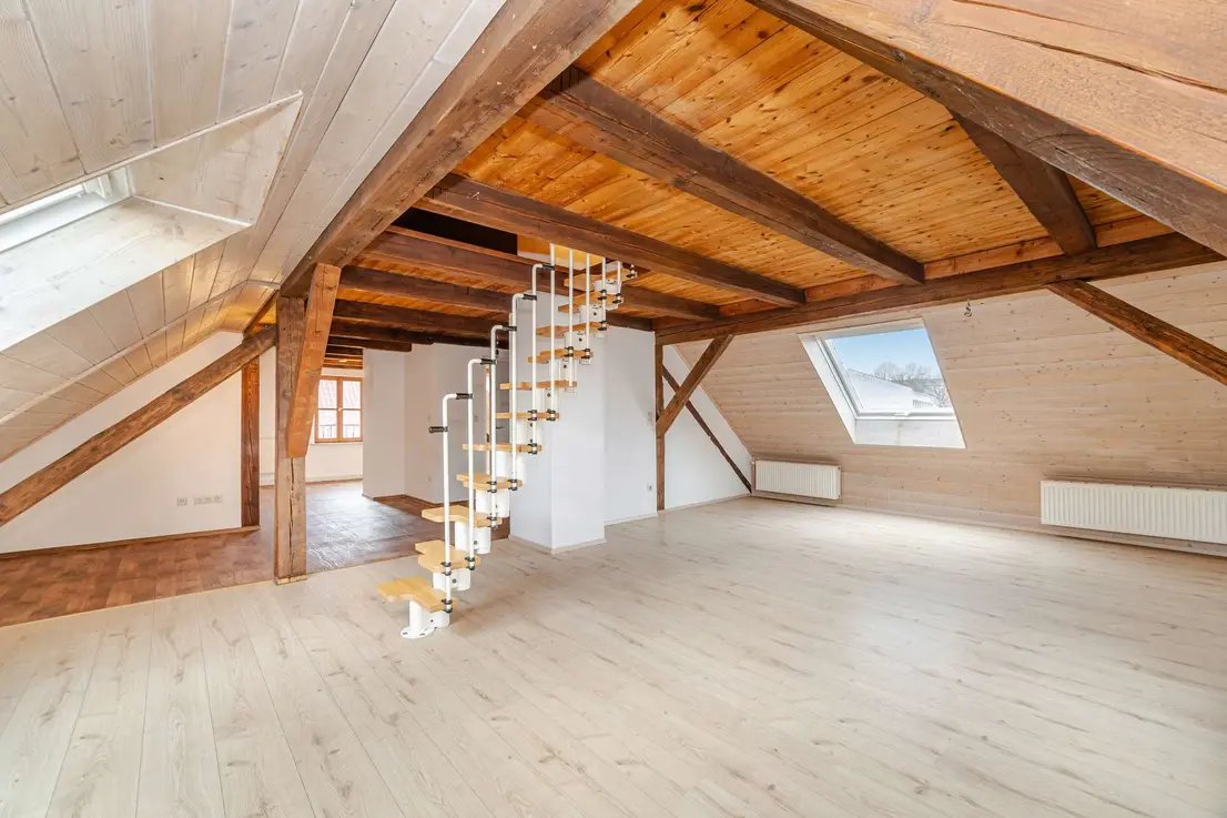 Helle Dachgeschosswohnung in Pöttmes